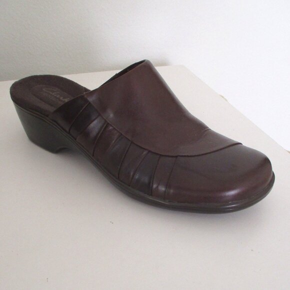 Clarks bendables Womens Brown Leather Mules w/ 2" Block Heels - Size 9.5M - Picture 2 of 9